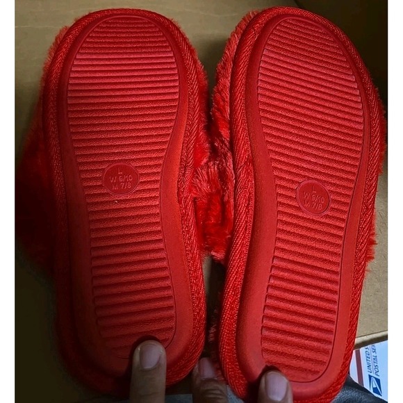 Wondershop Target Exclusive Red Bullseye Slippers-L M 7/8 NWOT - Picture 5 of 5